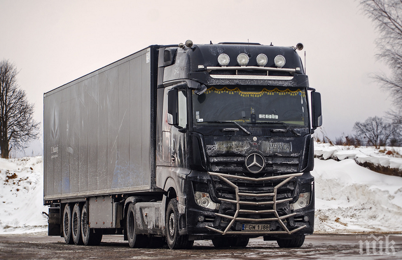 ОТ ПОСЛЕДНИТЕ МИНУТИ! Спряха камионите по пътищата в Северна България