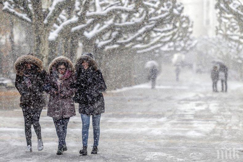 ЕВРОПА В ЗИМЕН КАПАН: Външно пусна съвети за пътуващите българи! 