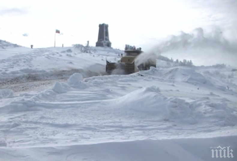 Разчистват стъпалата на Шипка за 3 март