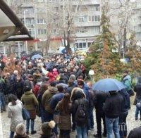ИЗВЪНРЕДНО! Напрежение в Пловдив, стотици искат свобода за доктор Димитров (ВИДЕО)