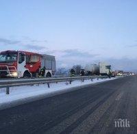 ВАЖНО! Затвориха пътя София-Калотина, има разлив на гориво
