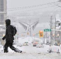 Заради лошото време! Над 10 000 души остават на тъмно в Канада