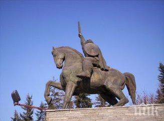 паметникът кракра пернишки руши опасни плочи застрашават живота деца