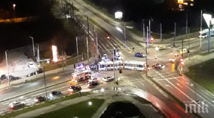 извънредно тежка катастрофа варна кола смазана сблъсък автобус снимки