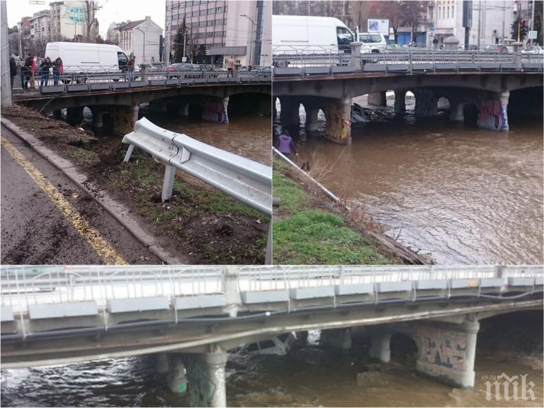 ИЗВЪНРЕДНО В ПИК! Ето защо е паднала патрулката от моста на бул. Сливница (ВИДЕО/СНИМКИ)