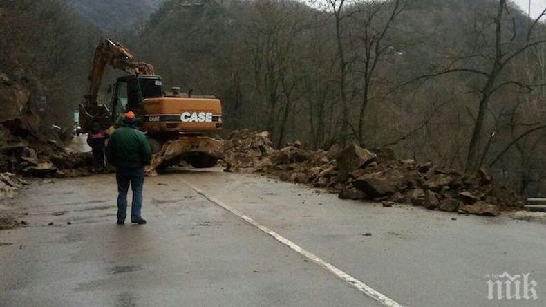 След повече от 24 часа: Отвориха пътя за Боровец!