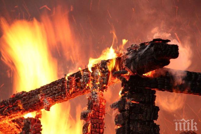 ОГНЕН АД! Пожар изпепели почивна станция в Поморие, пламъците тръгнали от антена на мобилен оператор