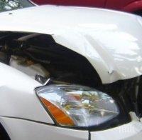 Дупничанка изля гнева си върху колата на съсед, потроши я без да й мигне окото