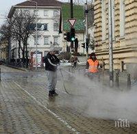 Тази нощ мият улиците на София, ето къде минават водоноските
