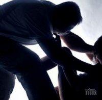 Брутално нападение в Бургас! Християна и Тодор атакуваха в гръб жена пред дома й, напръскаха със спрей притекли се на помощ