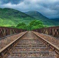 ХИТ В КИТАЙ! Влак, дълъг над 400 метра, разви 350 км в час