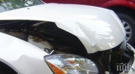 дупничанка изля гнева колата съсед потроши без мигне окото