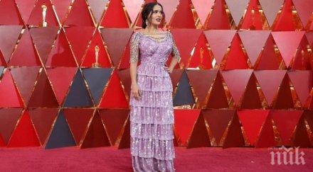 салма хайек грозна рокля оскарите