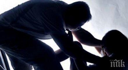брутално нападение бургас християна тодор атакуваха гръб жена дома напръскаха спрей притекли помощ