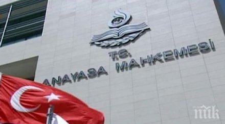 осъдиха турски журналисти затвор