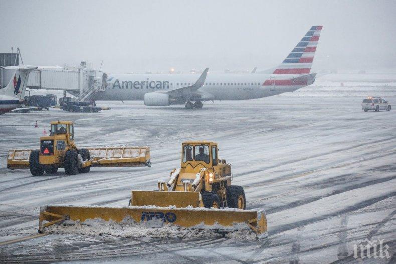 Отмениха над 2000 полета в САЩ заради зимна буря