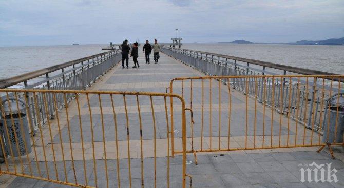 Разрешиха достъпа до моста на централния плаж в Бургас