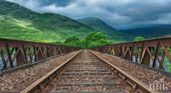 ХИТ В КИТАЙ! Влак, дълъг над 400 метра, разви 350 км в час