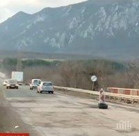 АБСУРД! 3-месечен ремонт на мост спира достъпа до гробище