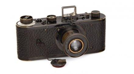 продадоха търг стар фотоапарат млн евро