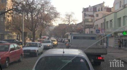 начало седмицата адски задръствания пловдив заради повредени бариери прелез снимки