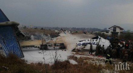 оцелял падналия самолет непал първо тресеше после последва експлозия