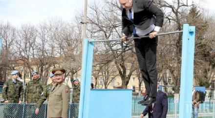 пилот самолета президентът радев метна лост извъртя коремно снимки