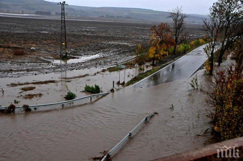 БЕДСТВИЕ! Наводненията в Бургаско унищожиха хиляди декари с посеви