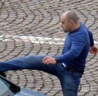 Поредна агресия на пътя в София! Шофьор отнесе с шут огледалото на кола (ВИДЕО/СНИМКИ)