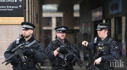 автомобил вряза пълен хора нощен клуб великобритания