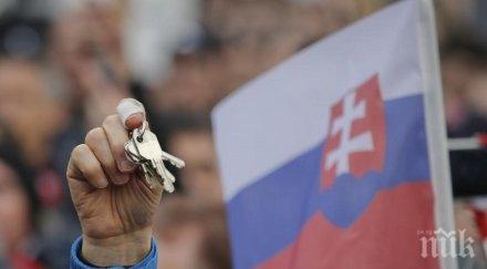 хиляди словаци поискаха предсрочни избори демонстрации страната