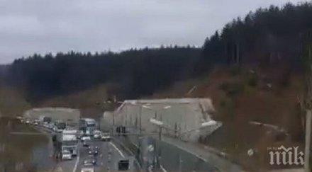 последните минути километрично задръстване магистрала люлин две катастрофи снимки