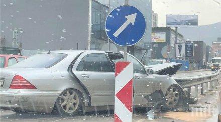 ексклузивно първо пик страшна катастрофа симеоновско мерцедес надена мантинела снимки