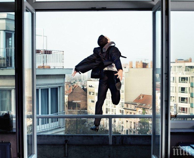 ЖЕСТОКА ДРАМА В РУСЕ! Млад мъж скочи от 9-ия етаж, докато майка му готви