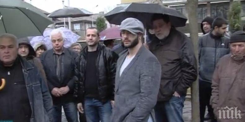 Жители на Дряново на протест заради зачестилите кражби в града