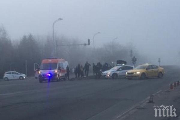 ОТ ПОСЛЕДНИТЕ МИНУТИ! Две коли се помляха до болницата в Бургас! Има ли жертви?