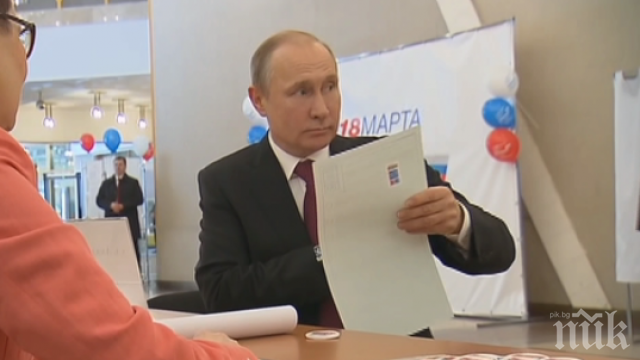 ДЕНЯТ НА ИЗБОРИТЕ! Путин гласува в Москва (ВИДЕО)