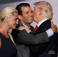 Доналд Тръмп-младши изневерявал на съпругата си с певица