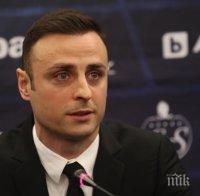 НОВО АМПЛОА! Бербатов става моден диктатор, шие шапки и бельо 