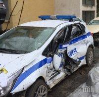Кола блъсна патрулка във Варна, две ченгета пострадаха (СНИМКА)