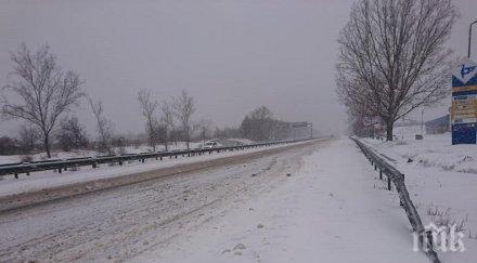 снегът затвори пътища пазарджишко полиция снегорини борба бялата стихия