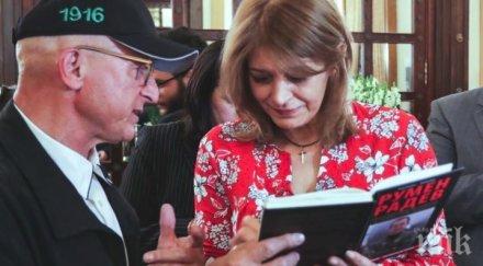 звезди автографи раздава генерал деси жената президента разнася биографията израел