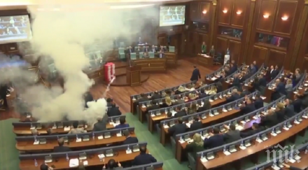 балкански страсти сълзотворен газ косовския парламент заради споразумението границата черна гора