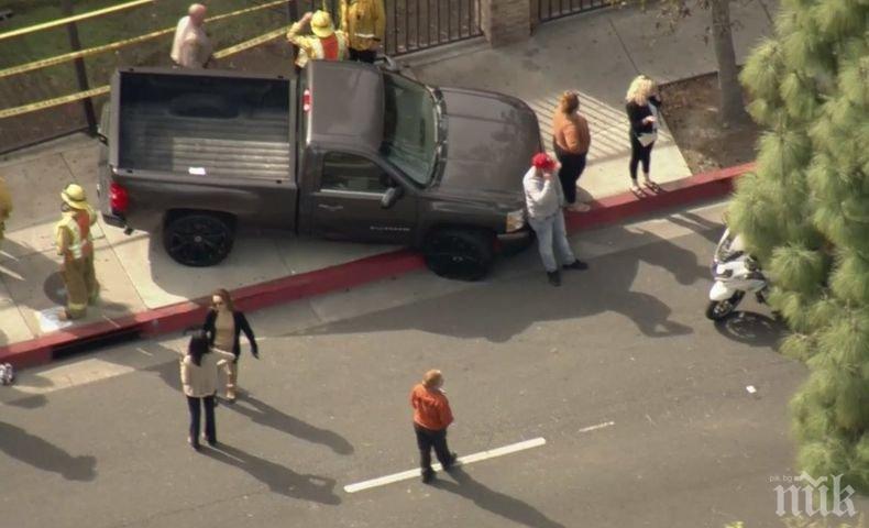 Петима пострадали, след като автомобил се вряза в пешеходци в Калифорния