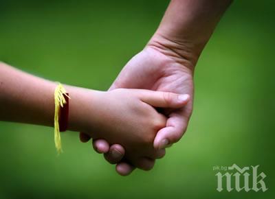 РЕШЕНО! Осиновителите на деца до 5 години също ще имат отпуск