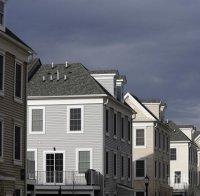 Трети месец спад на цените на жилищата в САЩ