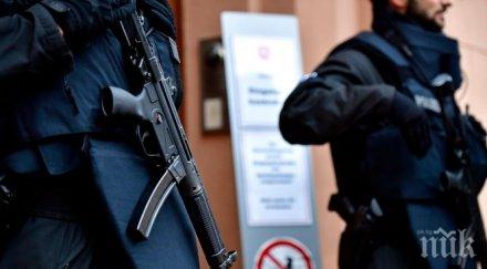 екшън финландия въоръжен пушка барикадира училище