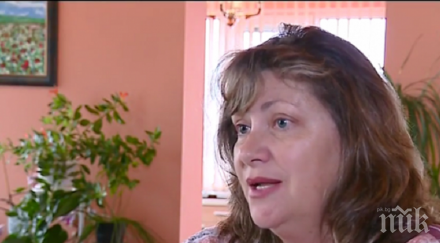 абсурд телк майка детето заплашени останат без пари