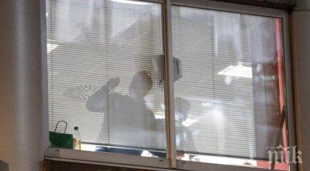 седем часа обискират компанията станала център скандала незаконно събиране данни фейсбук