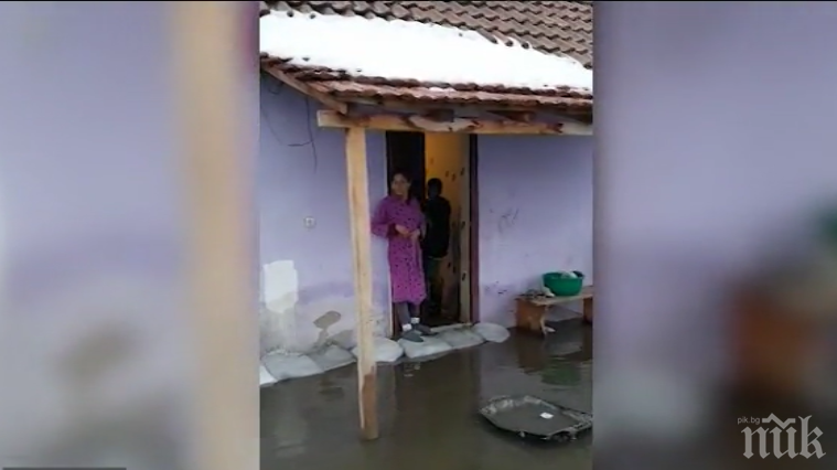 Циганската махала във Видин е под вода (СНИМКИ)